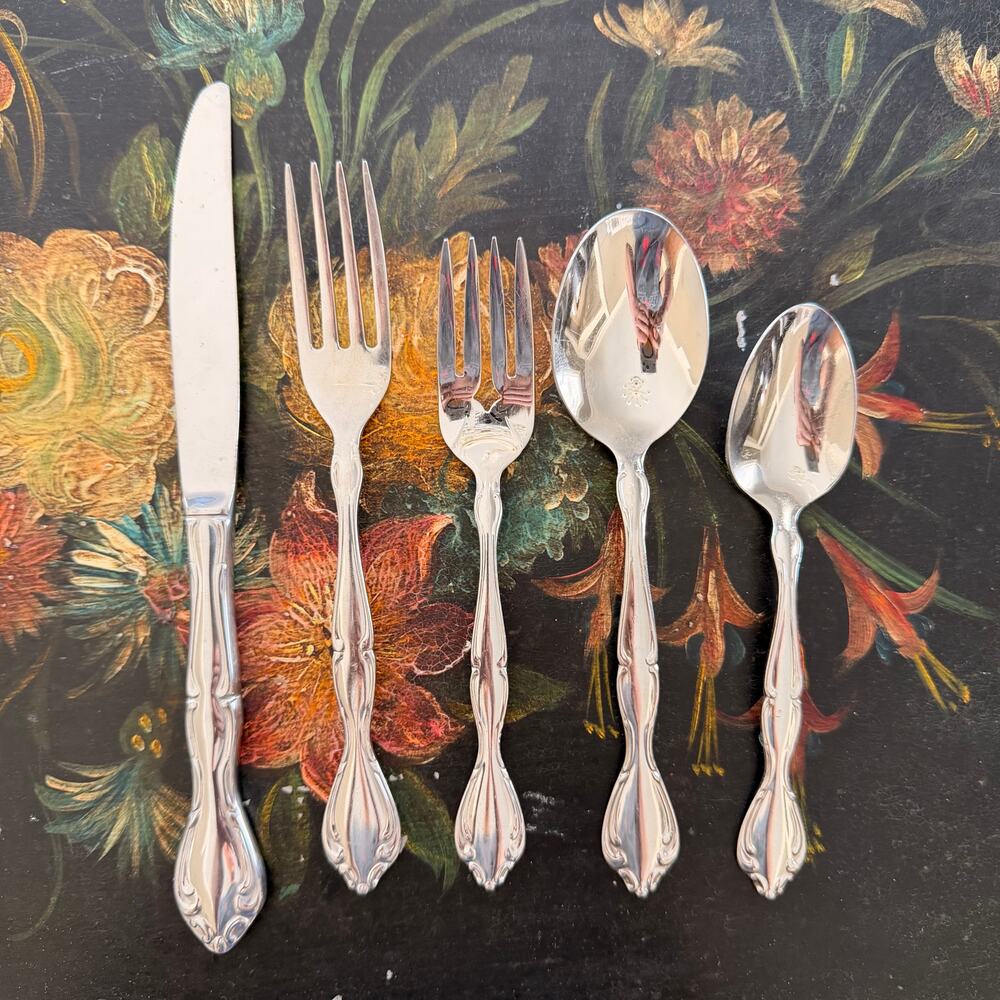 Set of 15 Oneida Cantata Glossy‎ Silverware replacement knives forks spoons